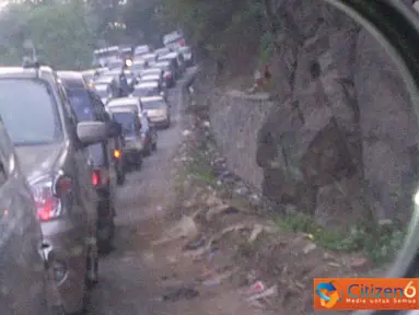 Bandung-Garut Macet Total