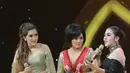 Ada pemandangan menarik terlihat, Ashanty,  Krisdayanti dan Syahrini saat tampil bersama di atas panggung untuk pertama kalinya. (Galih W. Satria/Bintang.com)