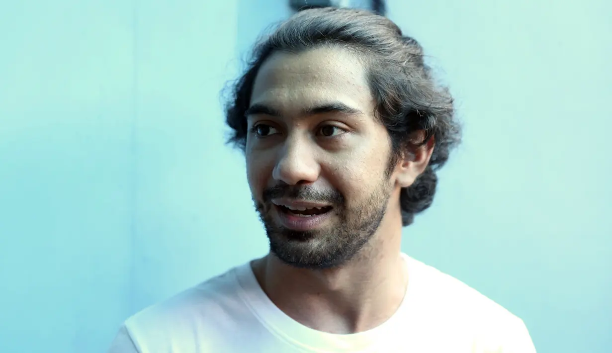 Akting aktor kelahiran Bogor Jawa Barat 30 tahun silam kembali diuji. Setelah sukses dengan memerankan beberapa tokoh, kali ini diuji berperan sebagai tokoh betawi multitalenta bernama Benyamin. (Nurwahyunan/Bintang.com)