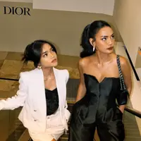 Erika Carlina memperlakukan Fuji bak adiknya sendiri. Di sini, Erika Carlina tampil chic mengenakan atasan tanpa tali yang serasi dengan celana panjangnya yang berwarna hitam. Sedangkan Fuji mengenakan tank top hitam yang ditumpuk dengan setelan blazer dan celana pendek putih. [Foto: Instagram/fuji_an]