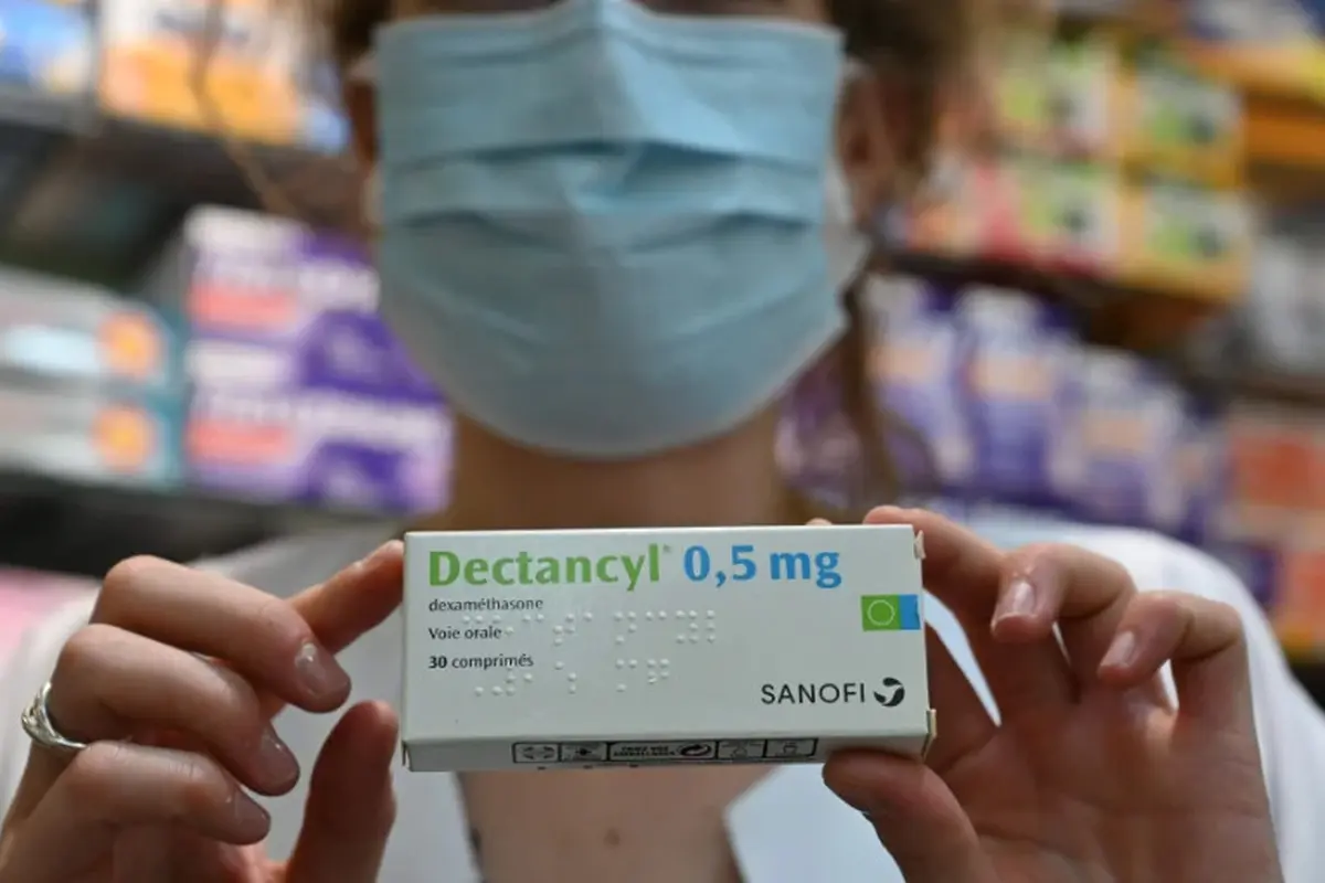 Sekotak Dectancyl, obat yang diproduksi oleh Sanofi yang mengandung Deksametason. (AFP)