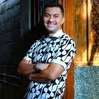 Pria kelahiran Kota Blitar, 13 November 1975 ini bahkan telah menjadi guru yoga dimulai sejak Oktober 2013 hingga saat ini.  Anjasmara mengajarkan yoga untuk pemula, sang istri juga sudah memiliki lisensi untuk mengajar yoga. (Galih W. Satria/Bintang.com)