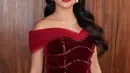 Pulasan lipstik merah merona jadi penutup yang bikin Naura tampil cantik dan mature [@naura.ayu]