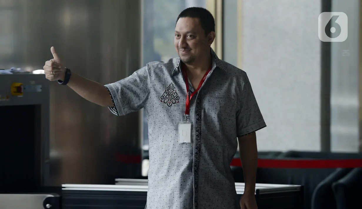 Wasekjen Partai Golkar, Fahd El Fouz bersiap menjalani pemeriksaan di Kantor KPK, Jakarta, Kamis (23/1/2020). Fahd El Fouz diperiksa terkait kasus dugaan korupsi pengadaan pada Madrasah Tsanawiyah (MTs) dan Madrasah Aliyah (MA) dengan kerugian negara sekitar Rp 16 miliar. (merdeka.com/Dwi Narwoko)