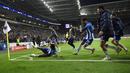 Pemain FC Porto merayakan gol kemenangan timnya yang dicetak oleh Wenderson Galeno (kiri) pada laga leg pertama 16 besar Liga Champions 2023/2024 melawan Arsenal di Dragao stadium, Porto, Portugal, Kamis (22/02/2024) dini hari WIB. (AFP/Miguel Riopa)