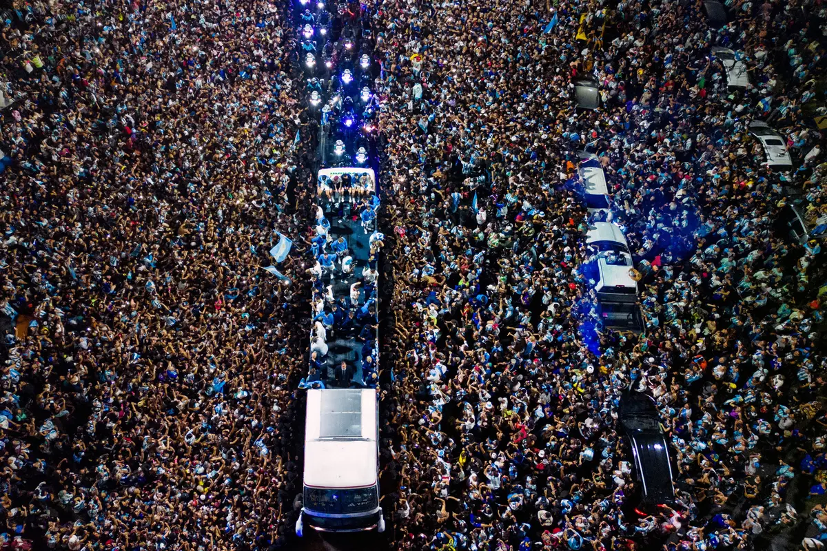 Foto: Melihat Lautan Manusia saat Timnas Argentina Gelar Parade Juara Piala Dunia