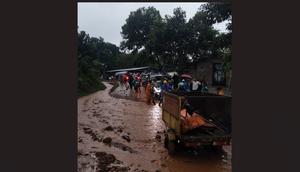 Jalan provinsi di wilayah Kecamatan Nyalindung, Kabupaten Sukabumi, Jawa Barat (Jabar). (Liputan6.com/Fira Syahrin)