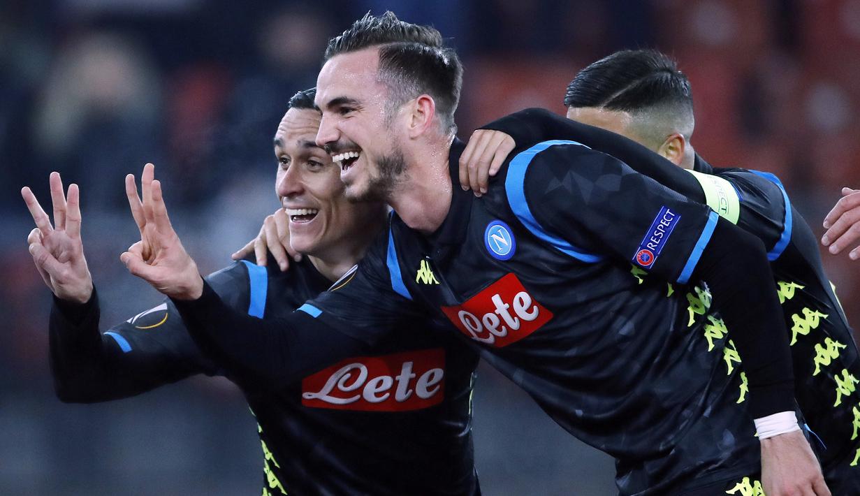 Gelandang Napoli, Jose Callejon, melakukan selebrasi usai membobol gawang FC Zurich pada laga Liga Europa di Stadion Letzigrund, Kamis (14/2). Napoli menang 3-1 atas FC Zurich. (AFP/Stefan Wermuth)