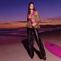 Kabar baik, CHANEL Cruise 2023/24 collection telah hadir di Indonesia. Terinspirasi dari hingar bingar kehidupan serba glam kota Los Angles Amerika, koleksi ini terasa begitu energik. [ Foto dok: Chanel ].