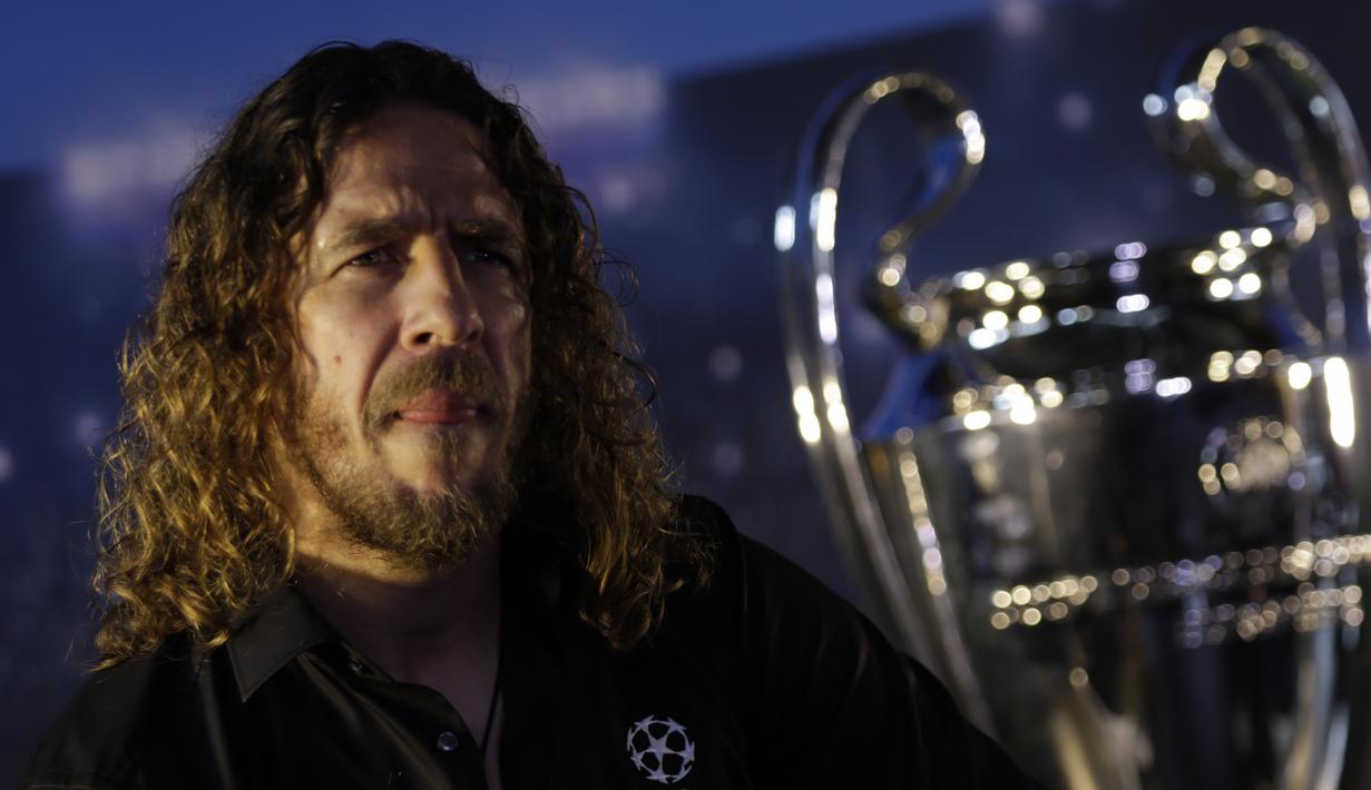 Legenda Barcelona, Carles Puyol, saat jumpa pers di Jakarta, Senin (11/3). Heineken memulai perhelatan UEFA Champions League Trophy Tour di Indonesia. (Bola.com/Vitalis Yogi Trisna)