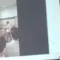 Sekolah Menengah Atas (SMA) Bina Nusantara (Binus) Simprug, Jakarta Selatan, merilis video dan hasil gambar dari kamera Closed Circuit Television (CCTV) terkait kasus dugaan perundungan atau pembullyan (Merdeka.com)