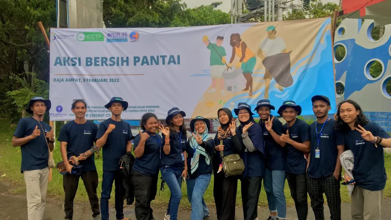 Aksi Bersih Sampah dan Isu Global di Geopark Raja Ampat