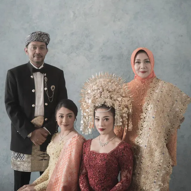 Potret 6 Artis Didampingi Saudaranya saat Menikah, Penuh Kebahagiaan