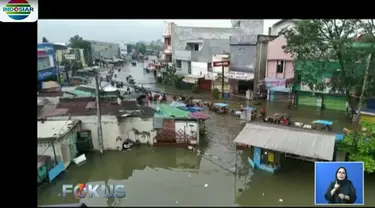 Tidak hanya akses jalan, banjir akibat tingginya curah hujan merendam rumah warga yang berada di Kampung Bojongasih, Kecamatan Dayeuhkolot.