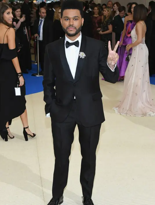 Seorang sumber mengatakan, Selena sangat mengagumi cara The Weeknd menghadapi kepanikannya. Menurutnya, The Weeknd punya cara sendiri untuk mengatasi rasa khawatirnya itu. (AFP/Bintang.com)