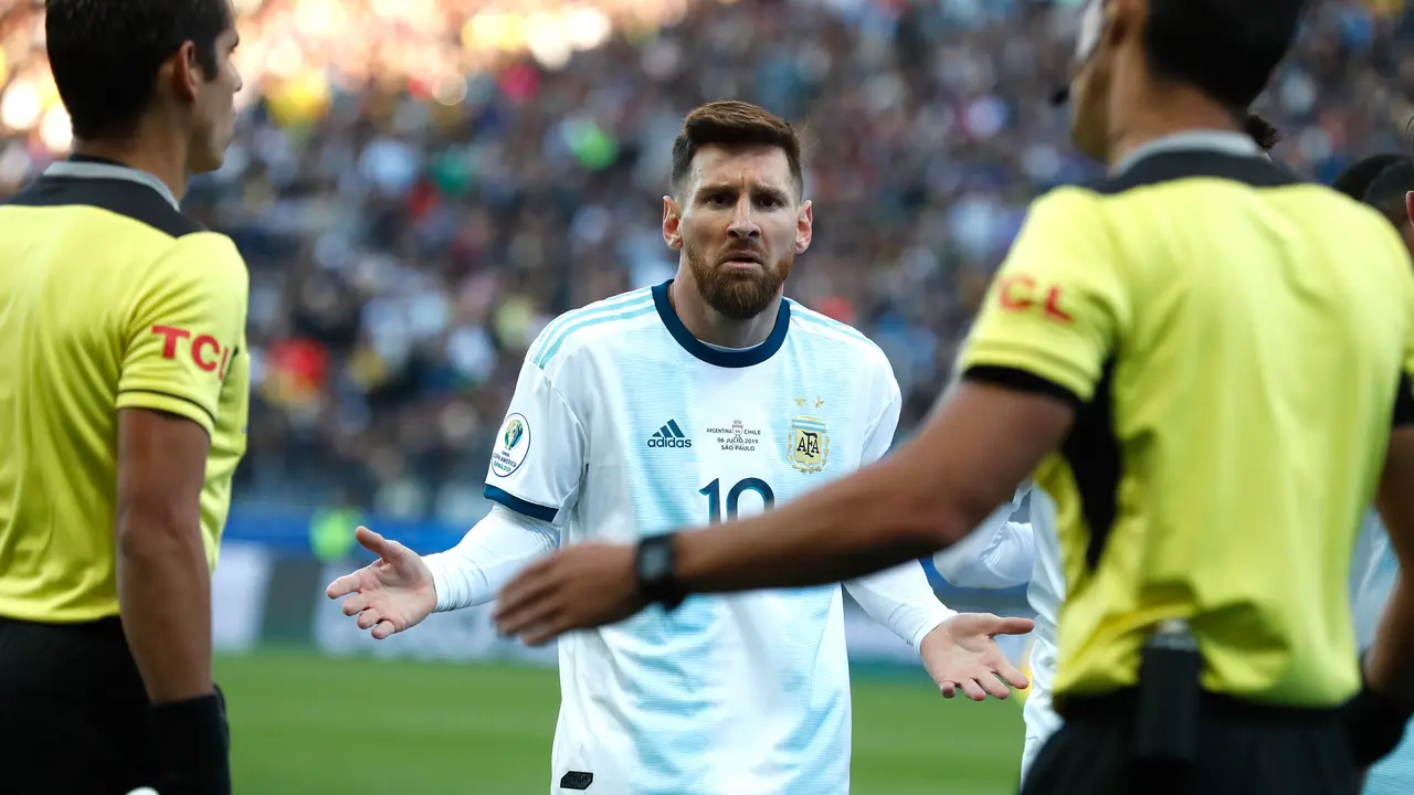 Ekspresi Lionel Messi Saat Mendapat Kartu Merah di Copa America
