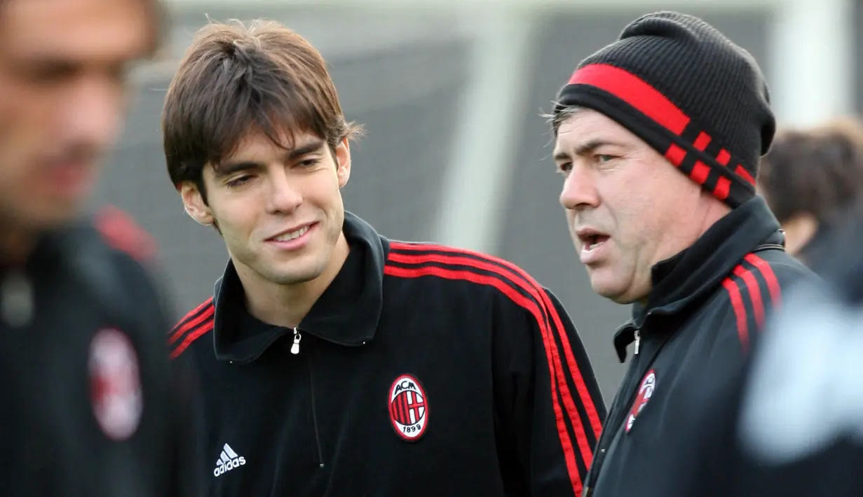 Kaka berkembang menjadi salah satu pemain terbaik dunia di bawah asuhan Carlo Ancelotti. Sang maestro Brasil juga berhasil memenangkan Ballon d'Or 2007 usai membawa AC Milan meraih gelar Liga Champions. Ia membuat 270 penampilan untuk Ancelotti di AC Milan dan Real Madrid. (AFP/Toshifumi Kitamura)