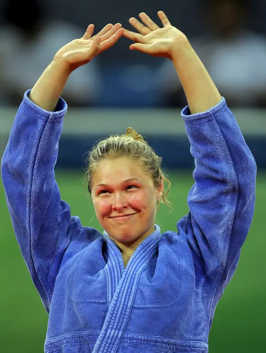  Ronda adalah atlet ternama bela diri Judo dan Martial Arts. Kemampuan bela diri Ronda Rousey ternyata telah membawanya ke gerbang kesuksesan. (Bintang/EPA)