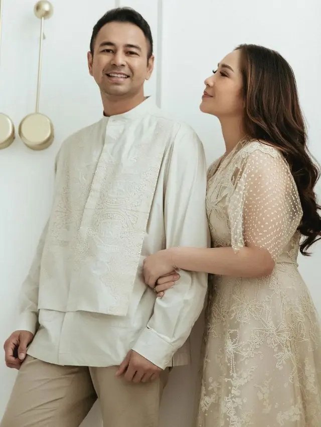 Adu Gaya Baju Lebaran Keluarga Nagita Slavina dan Nikita Willy. [@hakimsatriyo]