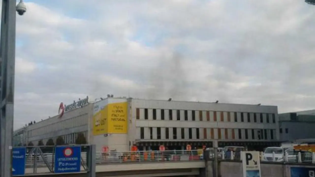 2 Ledakan di Bandara Belgia, Orang-orang Berhamburan Keluar