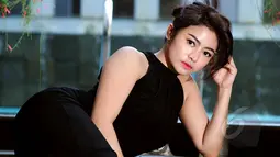 Model cantik Vitalia Sesha mengaku melakukan implan payudara agar terlihat kencang dan bagus, saat ditemui di apartemennya di kawasan Tebet, Jakarta, Minggu (24/5/2015). (Liputan6.com/Faisal R Syam)