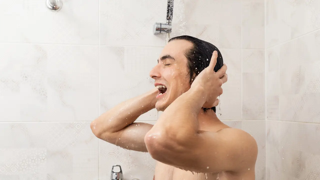 Usai Olahraga Tetap Fresh! Ini Rahasia Cowok Aktif Andalkan 2in1 Hair & Body