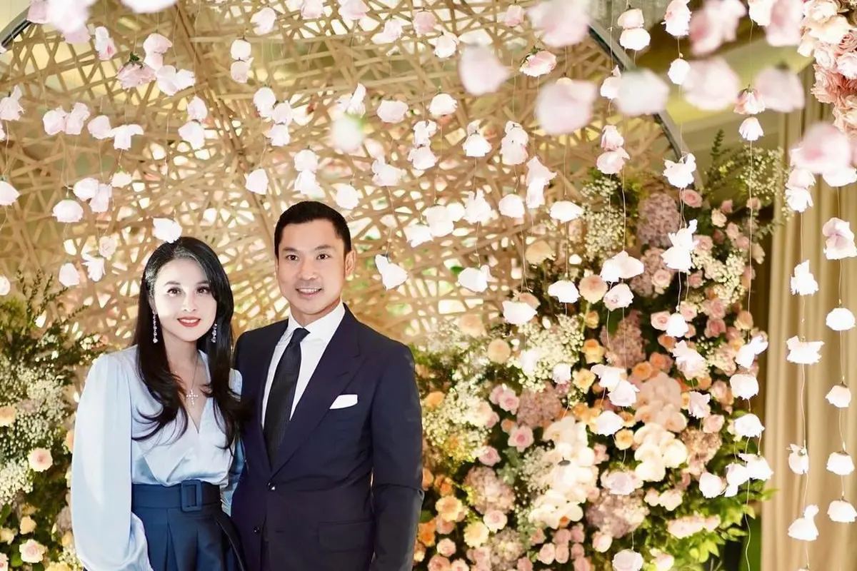 Sandra Dewi Mengenakan Tas Hermes