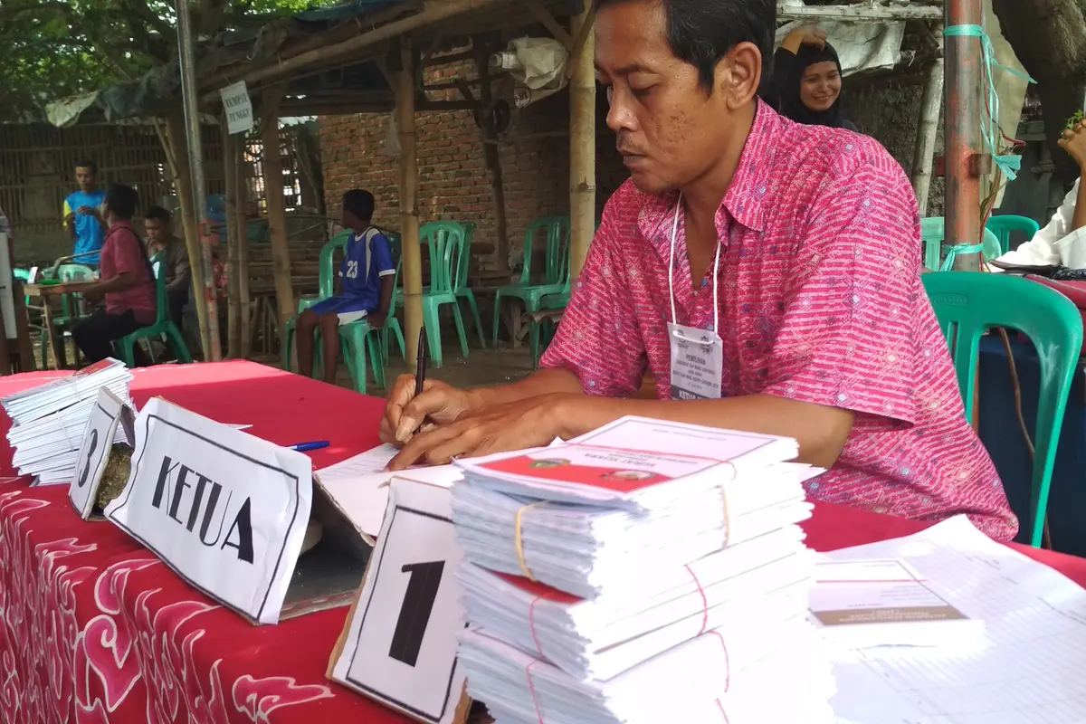 Surat suara di 6 TPS Desa Danamulya, Kecamatan Plumbon, Kabupaten Cirebon hilang