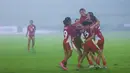 Pemain Timnas Indonesia Putri merayakan gol yang dicetak oleh Isa Warps ke gawang Kirgistan pada laga Grup D Kualifikasi Piala Asia Putri 2026 di Stadion Indomilk Arena, Tangerang, Minggu (29/6/2025). (Bola.com/M Iqbal Ichsan)