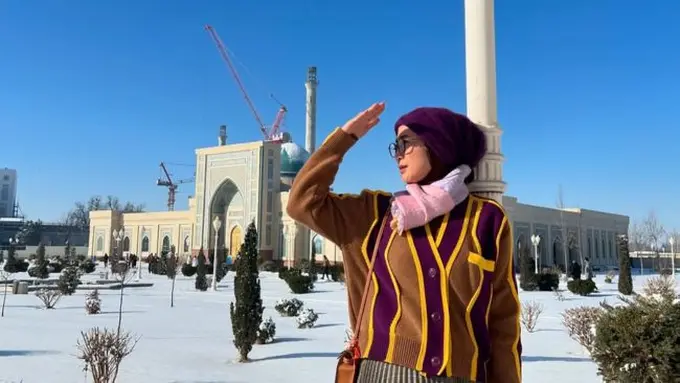 Gaya Hijab Desy Ratnasari di Berbagai Momen (credit: instagram/desyratnasariterdepan/ruben_onsu)