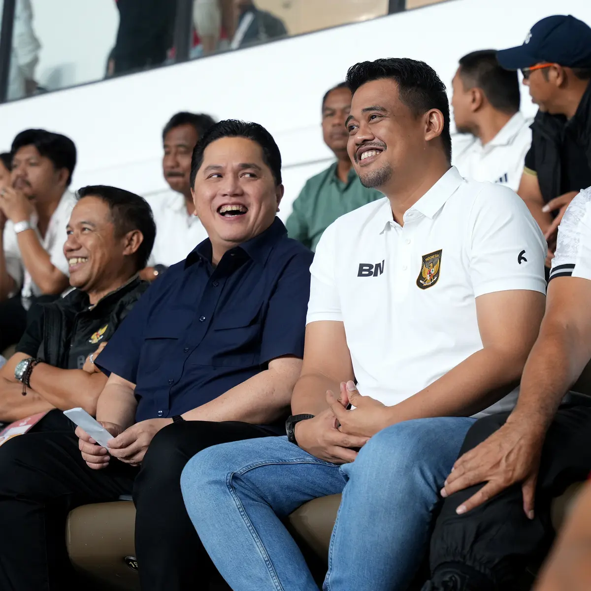 Ketua Umum PSSI Erick Thohir bersama Bobby Nasution saat menyaksikan laga Timnas U-17.