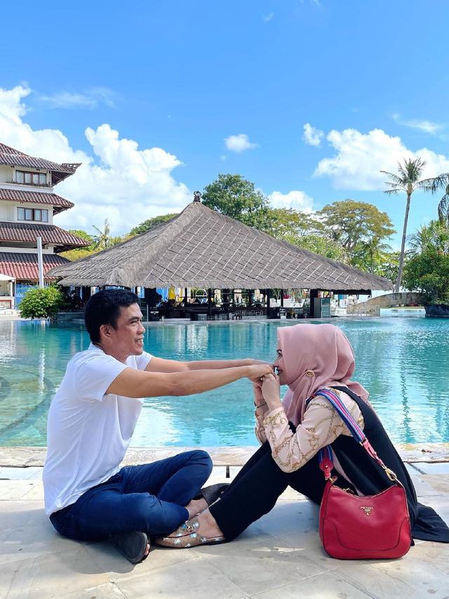 7 Potret Liburan Meggy Wulandari dari Suami di Bali, Tampil Mesra