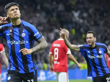 Inter Milan berhasil melaju ke babak semifinal setelah menyingkirkan Benfica. Pada duel di Giuseppe Meazza, I Nerazzurri bermain imbang lawan Benfica dengan skor 3-3. (AP Photo/Luca Bruno)