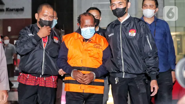 Bupati nonaktif Mamberamo Tengah Ricky Ham Pagawak Resmi Huni Rutan KPK