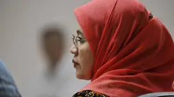 [FOTO] Hambit Bintih Bikin Akil Mochtar Naik Pitam