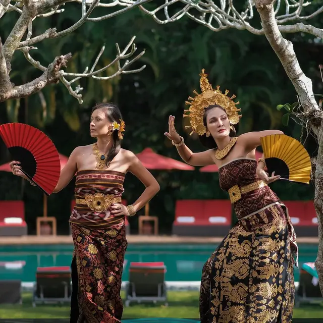 7 Potret Luna Maya Pakai Baju Adat Bali, Menawan