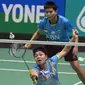 Ganda putri Indonesia Apriyani Rahayu/Siti Fadia Silva saat bertanding melawan Zhang Shu Xian/Zheng Yu dari China pada pertandingan final turnamen bulu tangkis Malaysia Open di Bukit Jalil Axiata Arena, Kuala Lumpur, Malaysia (3/7/2022). Apri/Fadia menang dengan skor 21-18, 12-21, dan 21-19. (AP Photo/Vincent Thian)