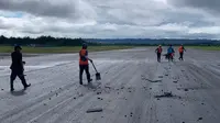 Intip Perbaikan Runway Bandara Sorong yang Retak, Sempat Ganggu 22 Penerbangan
