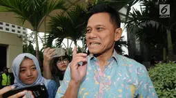 Presiden Komisaris PT Mugi Rekso Abadi (MRA) Soetikno Soedarjo beri keterangan usai menjalani pemeriksaan di Gedung KPK, Jakarta, Kamis (12/4). Soetikno diperiksa sebagai saksi kasus suap pengadaan mesin pesawat Garuda Indonesia. (Merdeka.com/Dwi Narwoko)