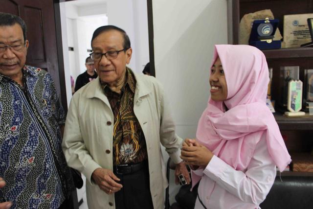 Afi kini sering diundang untuk menjadi pembicara di berbagai seminar | Photo: Copyright KapanLagi.com