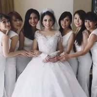 Kezia Karamoy pakai gaun putih saat pernikahan (Instagram/@gigigitch)