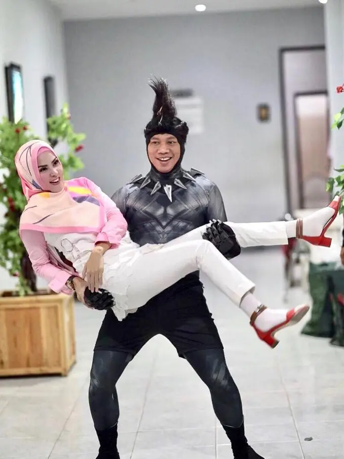 [Bintang] Vicky Prasetyo dan Angel Lelga