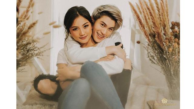 52 Foto Foto Romantis Bersama Pasangan HD