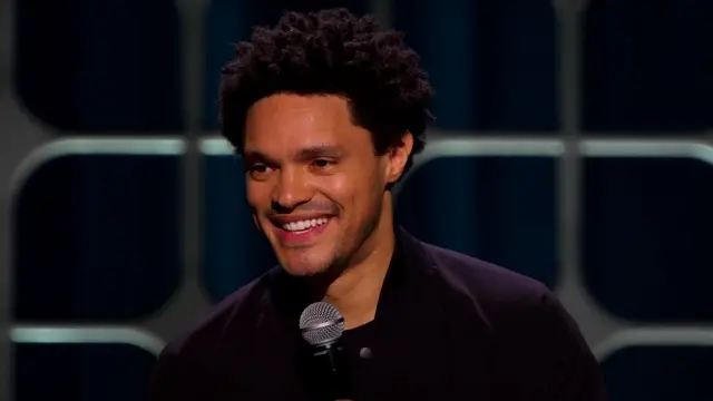 Sosok Trevor Noah yang Jadi Pembawa Acara Grammy Awards 2025 (credit: YouTube/Trevor Noah)