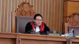 Hakim Sahir Purba saat memimpin Sidang lanjutan praperadilan mantan Menteri ESDM di PN Jakarta Selatan, Jakarta, Rabu (22/4/2015).(Liputan6.com/Helmi Afandi)