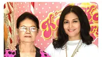 Bella Saphira bersama ibunya, Elfrida Victoria Simatupang, yang sedang berulang tahun ke-78 (Dok.Instagram/@bellasaphiraofficial/https://www.instagram.com/p/B5b-09FnS5A/Komarudin)