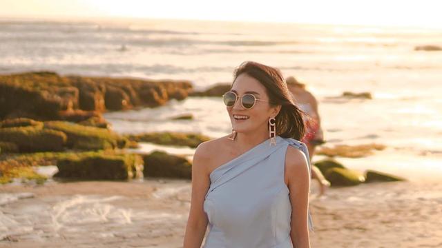 Gaya Liburan Kiki Amalia di Alam Bebas, Memesona