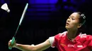 Berhadapan dengan Pusarla V Sindhu, Putri Kusuma Wardani tidak sedikit pun terlihat canggung. (Dimitar DILKOFF/AFP)