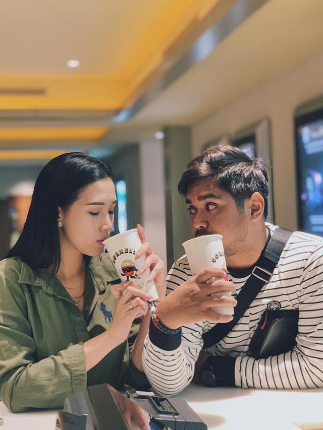 Unggah Foto Romantis, Ini 6 Potret Kebersamaan Ahmad Abdul dan Artika Rusman