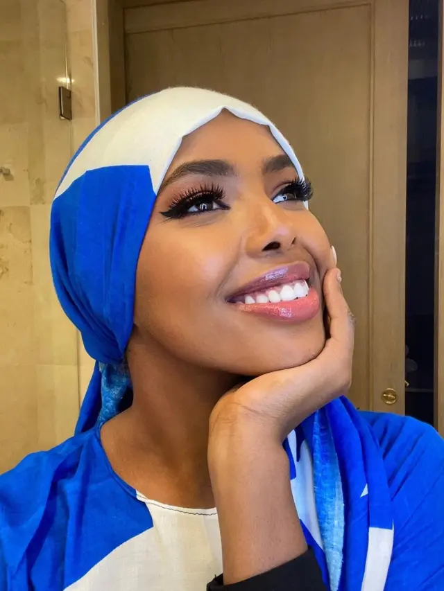 7 Pesona Khadija Omar, Finalis Miss World Pertama yang Berhijab